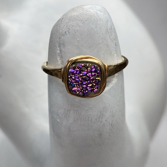 Peacock Drusy artisan ring with fine wrap detail and hammered golden - Picture 4 of 11